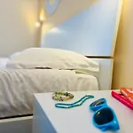 Wave House Cosy Yet Modern In A Prime Location, Oceanfront, Private Terrace And Air Conditioning Apartament Monterosso al Mare