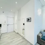Wave House Cosy Yet Modern In A Prime Location, Oceanfront, Private Terrace And Air Conditioning Apartament Monterosso al Mare