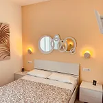 Wave House Cosy Yet Modern In A Prime Location, Oceanfront, Private Terrace And Air Conditioning Apartament