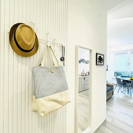 Wave House Cosy Yet Modern In A Prime Location, Oceanfront, Private Terrace And Air Conditioning *