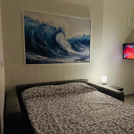 Wave House Cosy Yet Modern In A Prime Location, Oceanfront, Private Terrace And Air Conditioning דירה