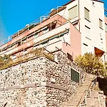 דירה Wave House Cosy Yet Modern In A Prime Location, Oceanfront, Private Terrace And Air Conditioning *