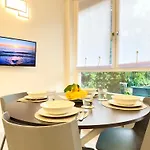 דירה Wave House Cosy Yet Modern In A Prime Location, Oceanfront, Private Terrace And Air Conditioning