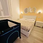 Wave House Cosy Yet Modern In A Prime Location, Oceanfront, Private Terrace And Air Conditioning דירה מונטרוסו אל מארה
