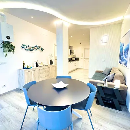 Apartament Wave House - Cozy Oceanfront Gem With Private Terrace And Ac
