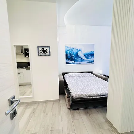 Wave House Cosy Yet Modern In A Prime Location, Oceanfront, Private Terrace And Air Conditioning Monterosso al Mare